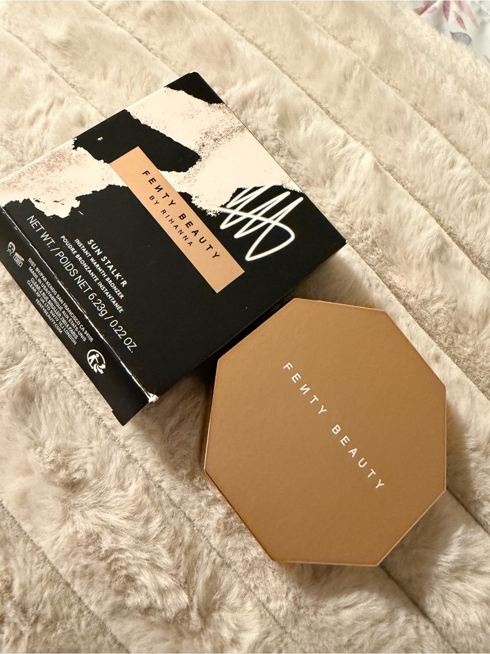 Fenty Beauty Bronzer Compact in Warm Gold-Tan